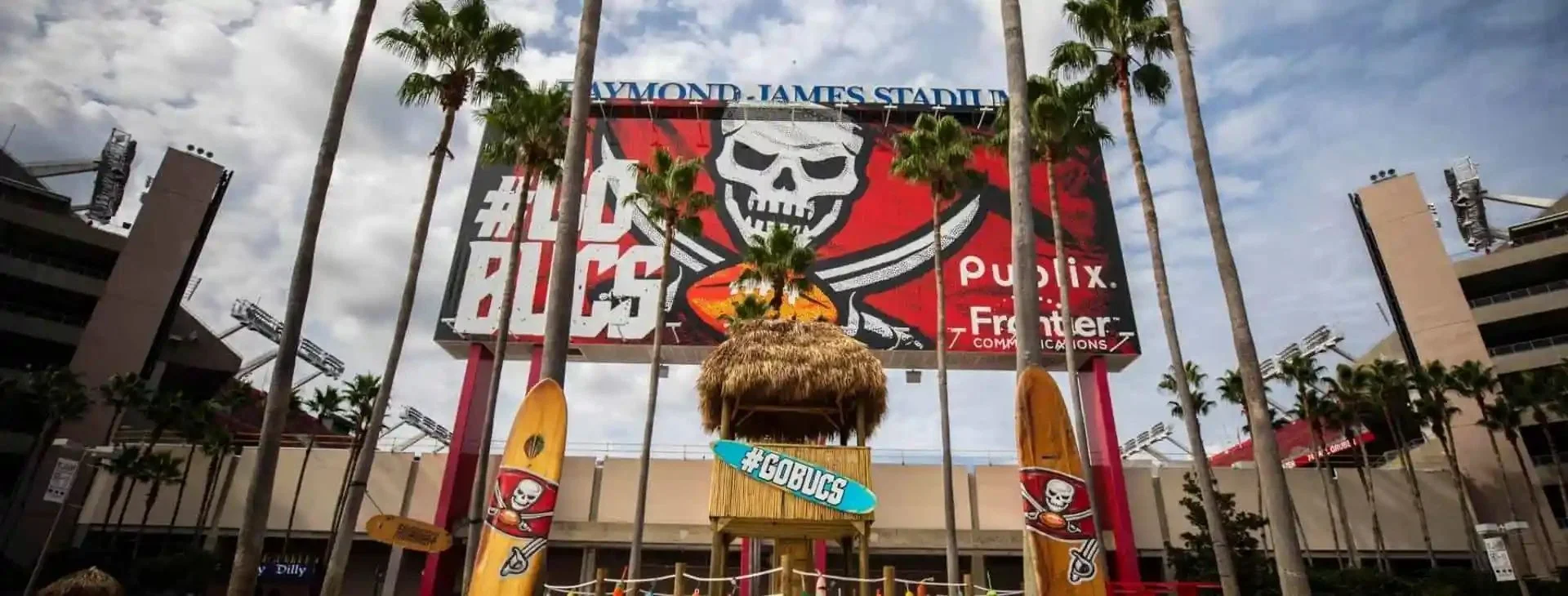 Custom tiki hut built by Millennium Lawn in Tampa Bay